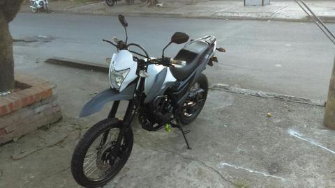 Moto Akt 125 Tt 2015