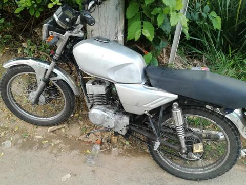 Vendo Moto Akt 100