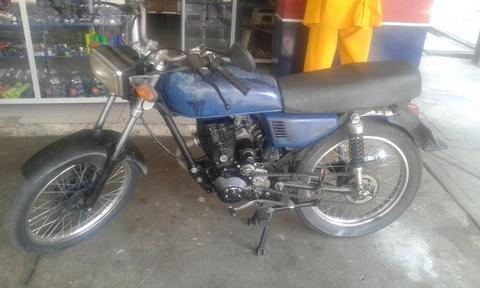 Se vende o se permuta moto 125