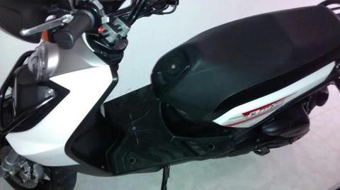 Vendo Moto Bws 2014 18300 de Kilometraje
