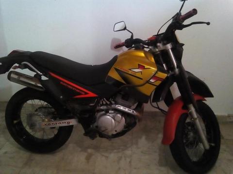 Vendo Xt225 o cambio a onda 150 xl