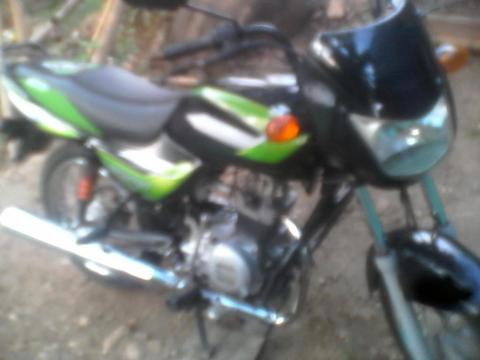 se vende moto boxer 2014 celular 3104883943