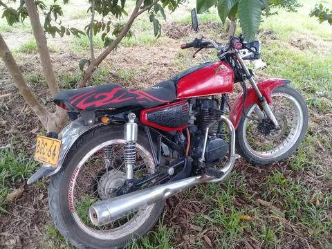 Vendo Moto Akt 125 Modelo 2007 con Tarje