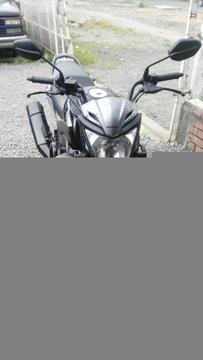 VENDO MOTOCICLETA HONDA INVICTA