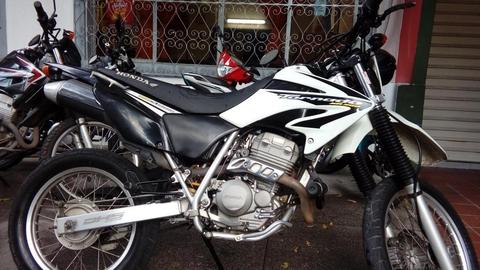 VENDO moto Honda XR 250L Tornado color blanco