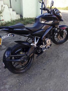 Se vende moto Pulsar modelo 2014