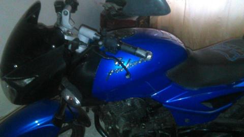 SE VENDE PULSAR 180