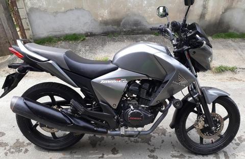 HONDA INVICTA CB15O 2013