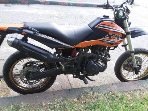 Vendo Akt Xm Full de Motor Anda Duro