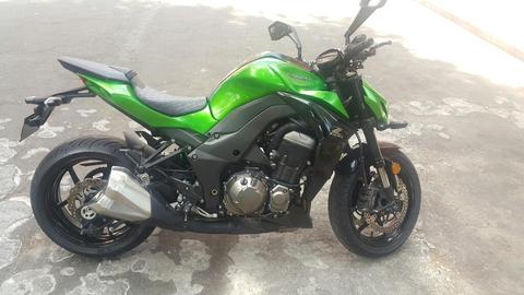 Moto Kawasaki Z1000 / 2015