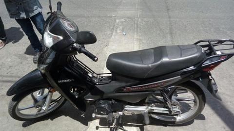 se vende Honda Wave c100 Modelo 2012 papeles al dia