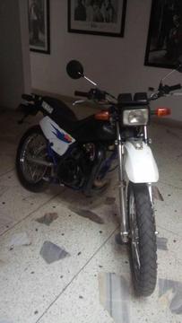 Moto Dt Yamaha 175