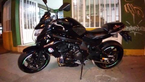 Kawasaki Er6n Mod 2014 negra