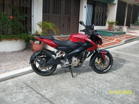 PULSAR NS 200 MODELO 2.015, EXCELENTE AL DIA. VENPERMUTO