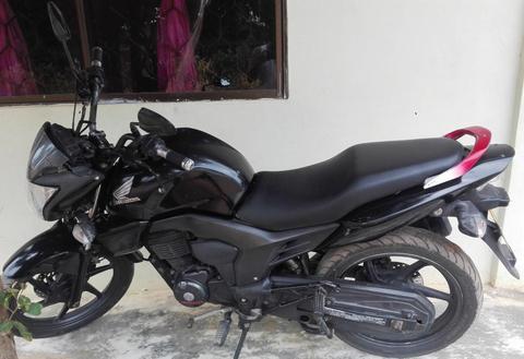 HONDA CB 150 INVICTA 2015