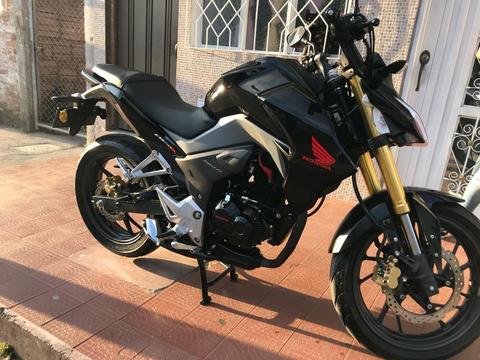 Honda Cb 190R Modelo 2018,2000 Kilómetros Como Nueva Poco Uso Aún Con Garantía