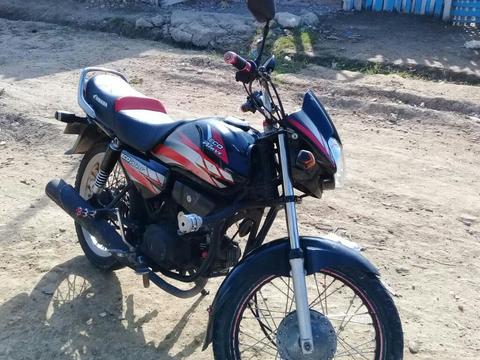 Vendo Moto en Buen Estsdo con Todo