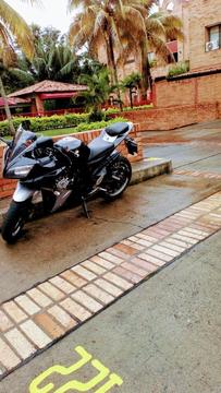 Yamaha R15 Pulsar 200 Cbr250