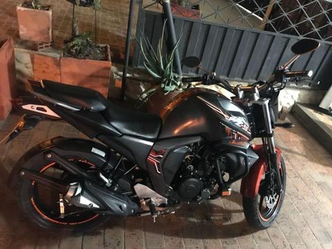 EXCELENTE MOTO FZ 2.0