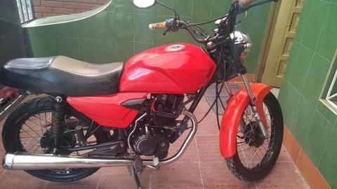 Akt 125 Linda