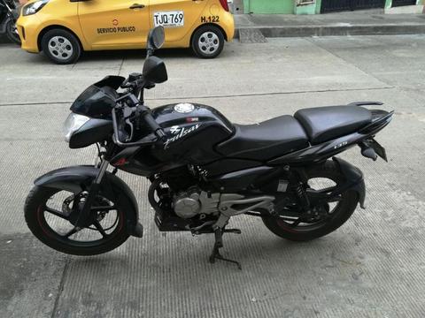 Vendo Moto Pulsar 135 Negra