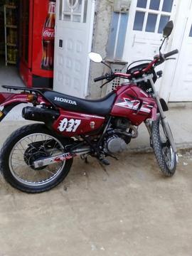 VENDO MOTO HONDA XL200 GRAN APORTUNIDAD