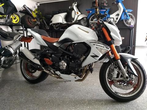 Vendo O Permuto Kawasaki Z1000 2008