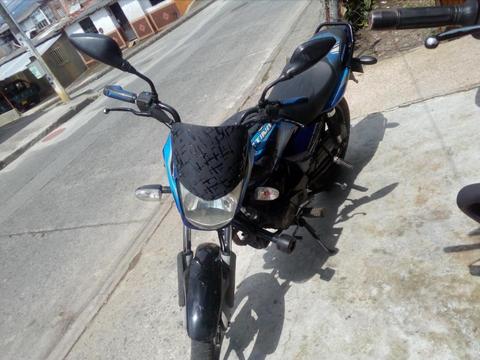 Se vende moto platino 100 papeles asta prrincipio del otro ao