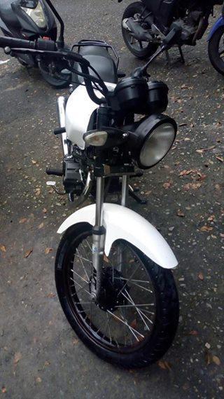 A la venta moto NKD Blanca Modelo 2014