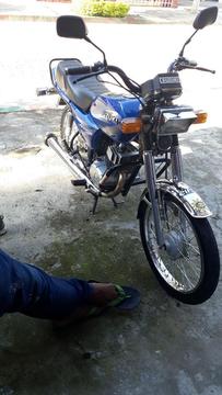 Vendo Ax 100 Modelo 2005 en Buen Estado