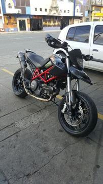 Vendo Hermosa Ducati Hypermotard