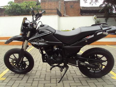Impecable moto AKT XM 180 MODELO 2014