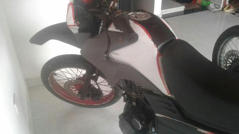 Se Vende Moto Akt Tt 2015 Solo Tarjeta