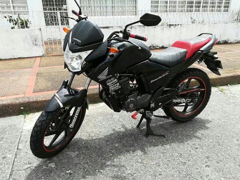 Moto Honda Invicta