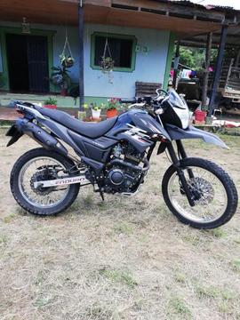 Vendo Moto Akt Ttr 180