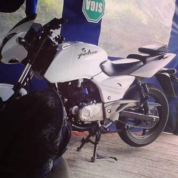 Pulsar 180