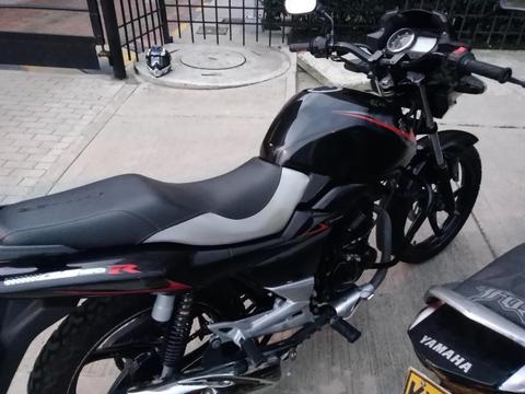 vendo o permuto moto suzuki GSR 150 modelo 2014