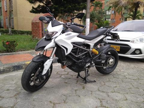 Vendo o Permuto Hermosa Motocicleta Ducati Hyperstrada W 2013