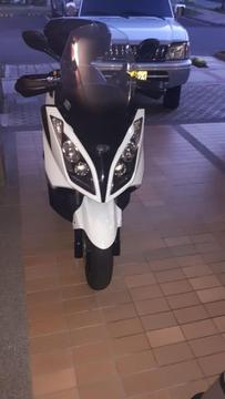 Vendo Moto Kymco Dountown 300cc/2014