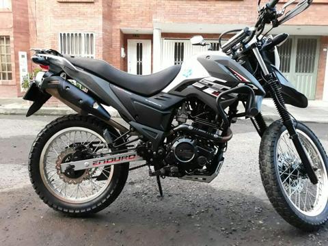 Hermosa Moto Ttr