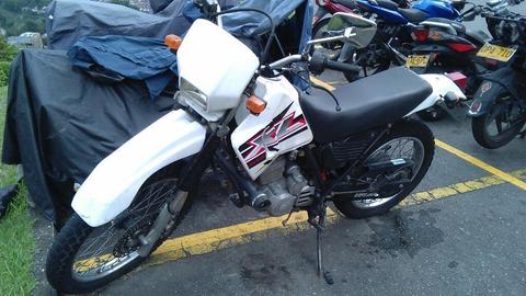 Motocicleta Honda 200