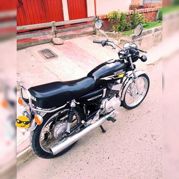 Vendo rx100 modelo 2005, solo titulo. tiene caja 5t