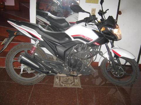 VENDO MOTO NUEVA 2016 AKT 125 R3 DEPORTIBA 13.500 KMS INF CEL3123398334