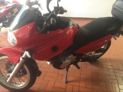 Suzuki Freewing 650. 2002