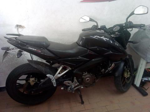 Pulsar 200 NS Modelo 2015 NEGRA