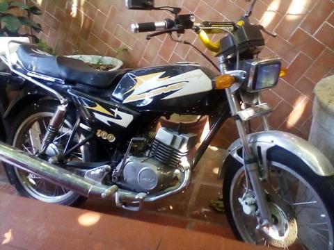 Vendo Moto Akt 100 Modelo 2007