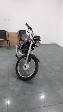 Se vende moto akt 100 2t