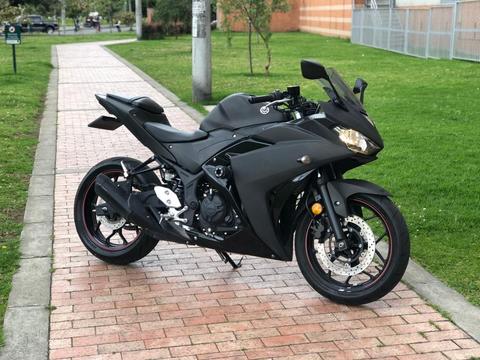 Yamaha R3 negra mate como nueva perfecto estado con varios extras