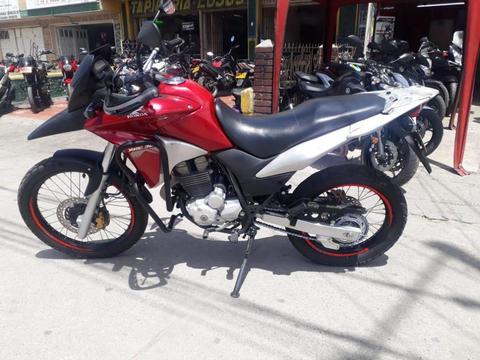 SE VENDE HERMOSA HONDA XRE 300 MODELO 2016