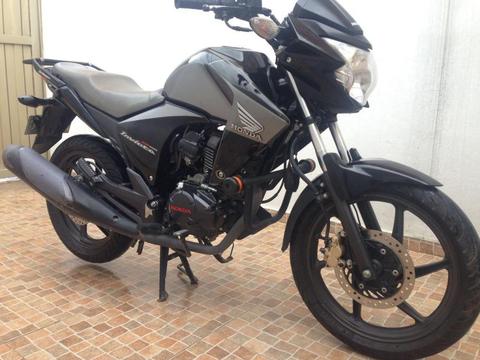 Vendo Honda Invicta excelente estado Tecno y Soat septiembre 2019